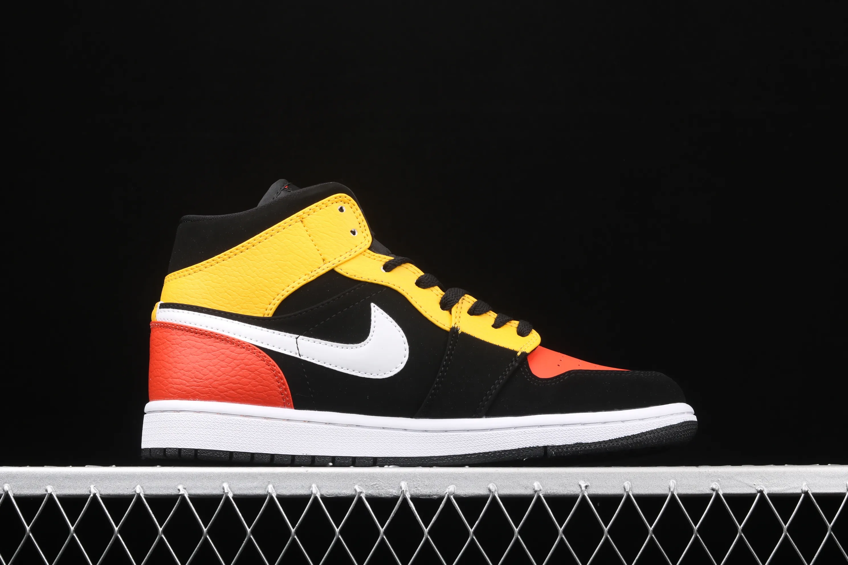 All categories Air Jordan Jordan series basketball shoes Air Jordan 1 Mid Air Jordan 1 Mid SE AJ1 Joe 1 color matching mid-top basketball shoes 852542-087